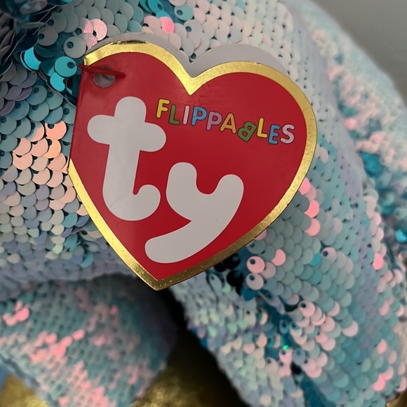 Dazzle - Picture 3 of 5